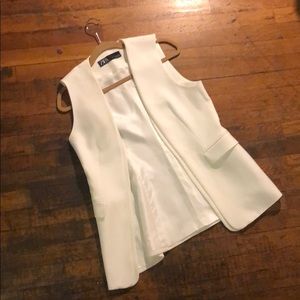 White long detailed sleeveless blazer *NEVER WARN*